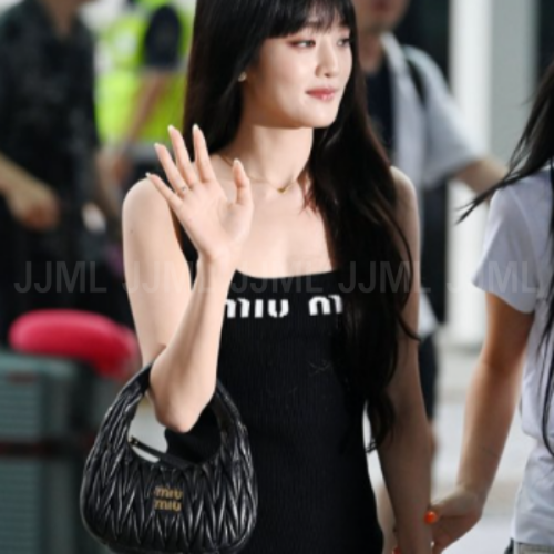 미우미우 완더 마테라쎄 나파 가죽 호보 백 블랙 스몰 5BC125_N88_F0002_V_OOY
