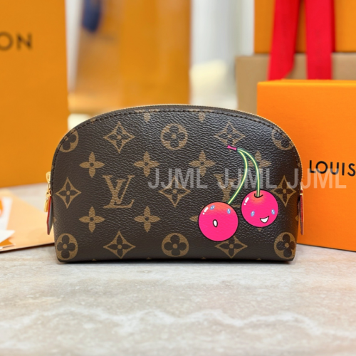 루이비통 LV x TM 체리 코스메틱 파우치