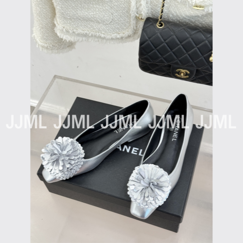 샤넬 카멜리아 플랫 실버