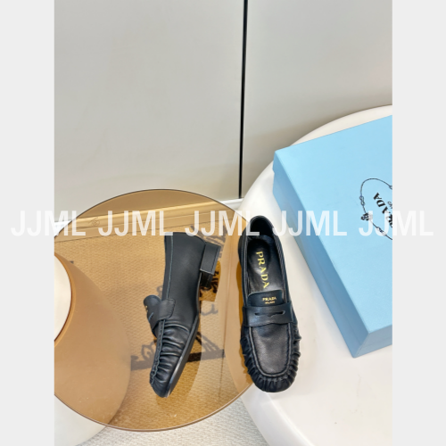 프라다 레더 페니 로퍼 블랙