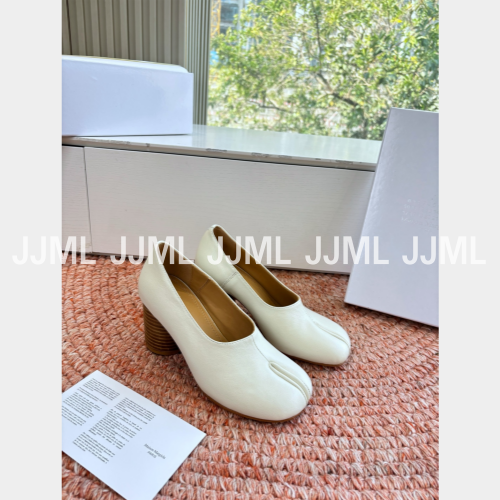 메종마르지엘라 타비 펌프스 화이트