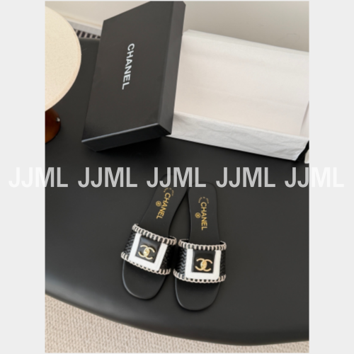 샤넬 라탄 로고 슬리퍼 블랙