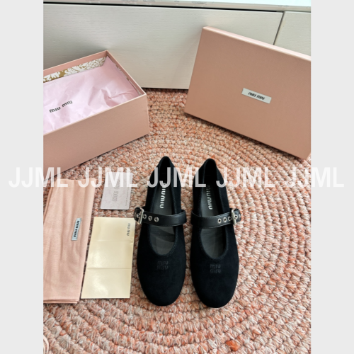 미우미우 스웨이드 발레리나 슈즈 블랙