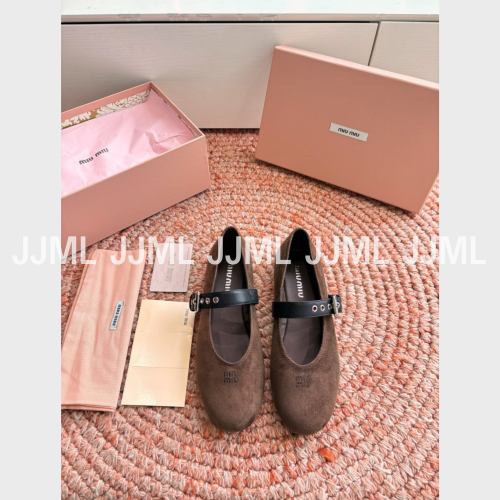 미우미우 스웨이드 발레리나 슈즈 브라운