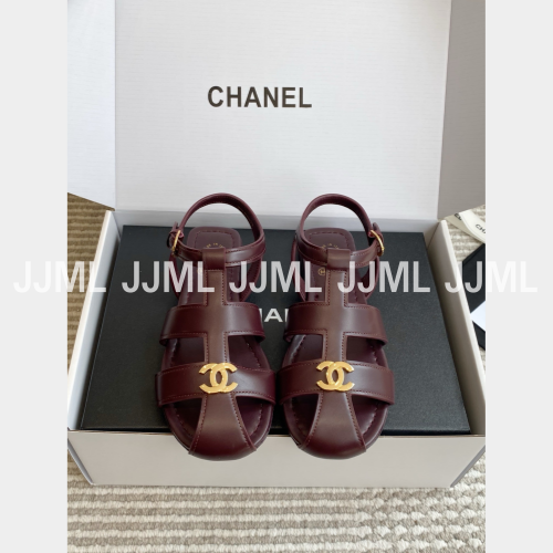 샤넬 로마 더블 C 홀아웃 플랫 샌들 브라운