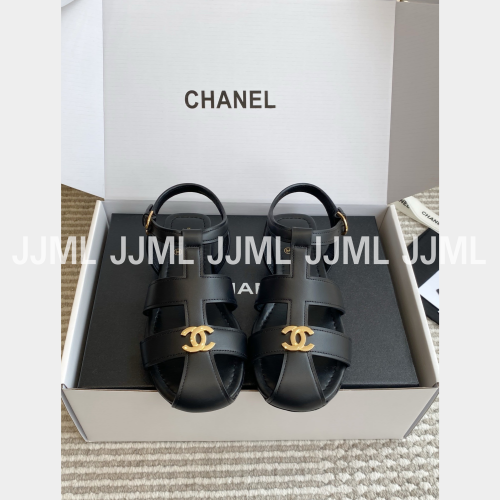 샤넬 로마 더블 C 홀아웃 플랫 샌들 블랙