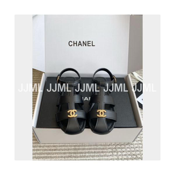 샤넬 로마 더블 C 홀아웃 플랫 샌들 블랙