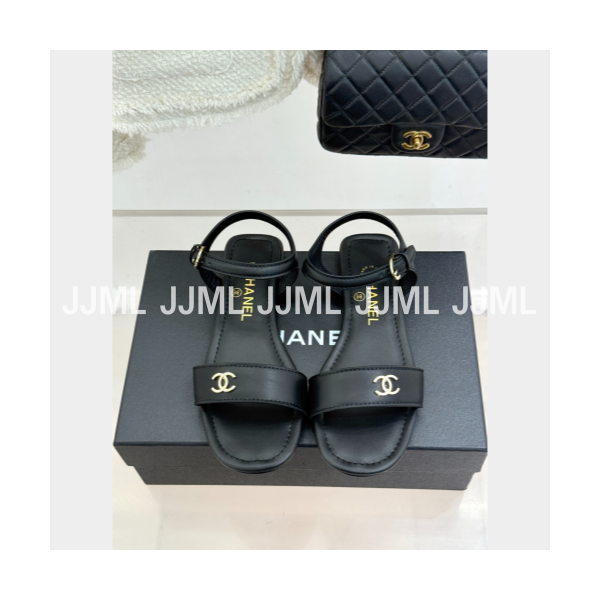 샤넬 26A 메탈릭 더블 C 스트랩 플랫 샌들 블랙