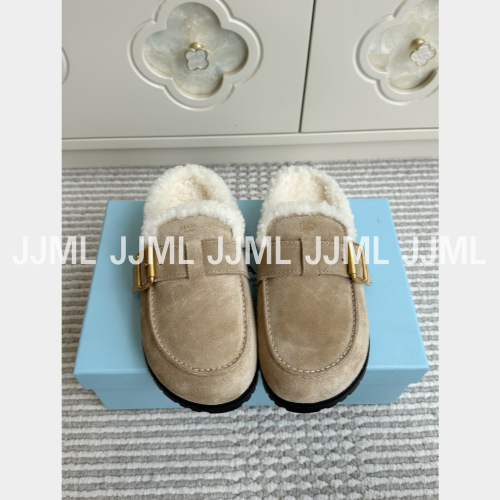 프라다 시어링 버클 뮬 샌드