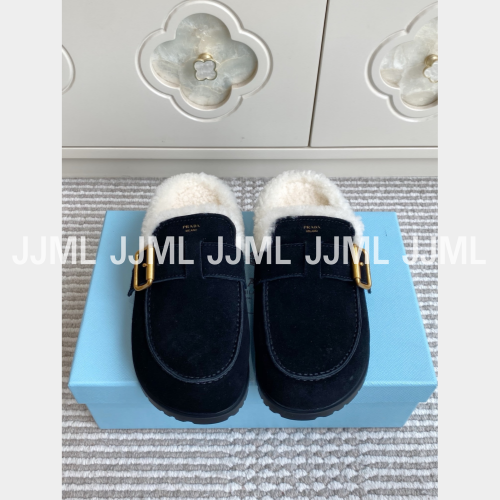 프라다 시어링 버클 뮬 블랙