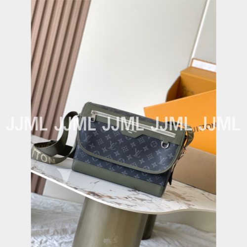 루이비통 꾸리에 메신저백 M28629