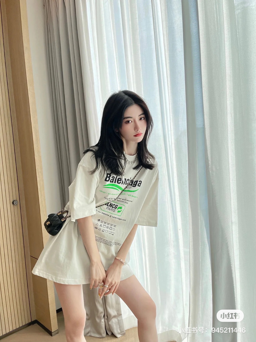 반팔 티셔츠 모델 착용 이미지-S521L5