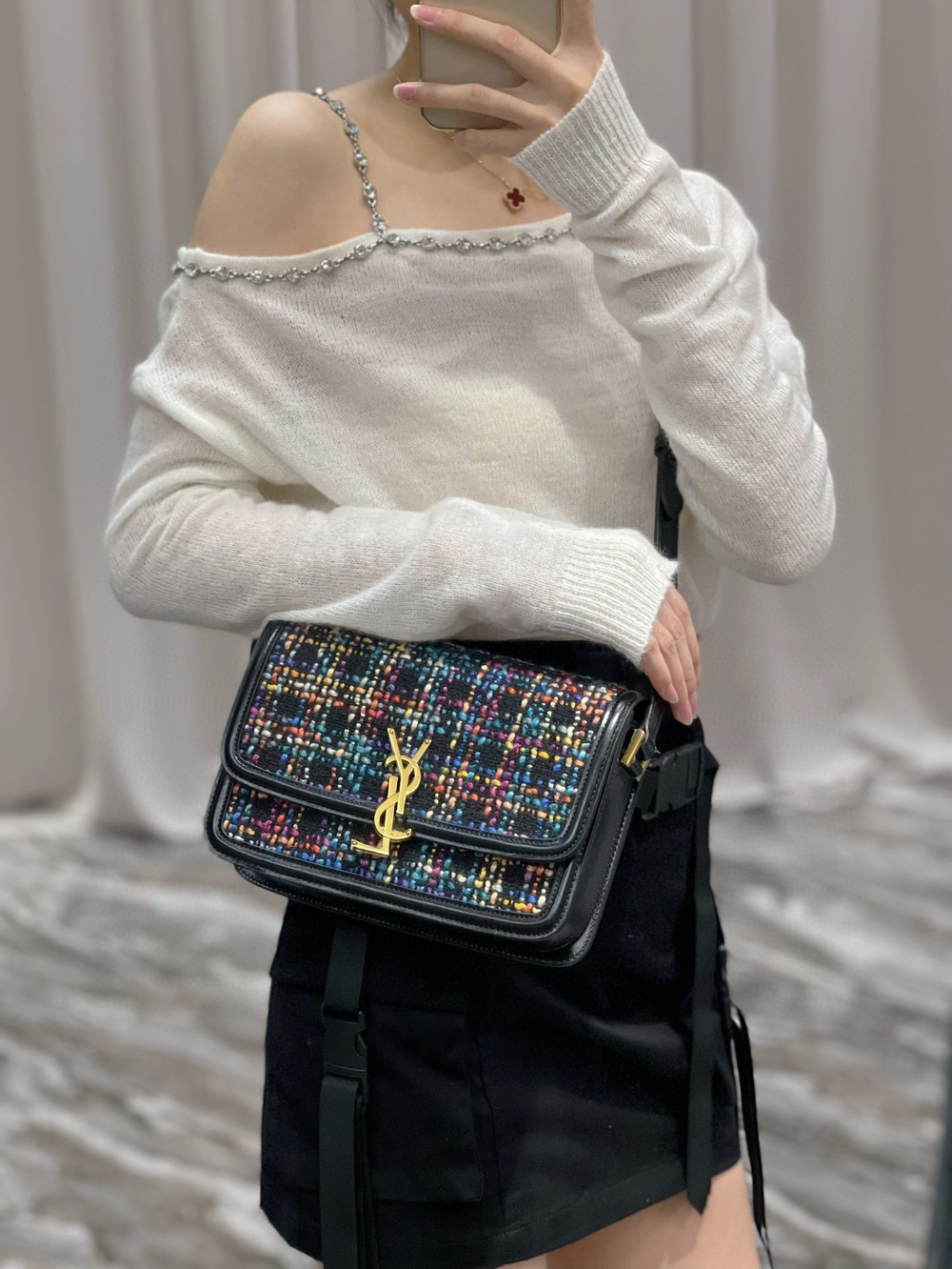 가방 모델 착용 이미지-S37L15