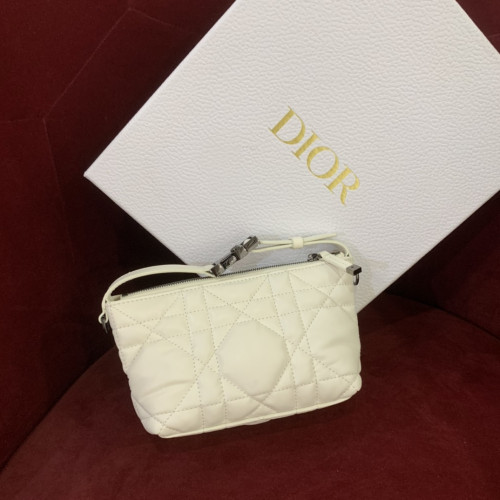 디올 트래블 노마드 미디움 파우치 [화이트] S5553BMIG_M030