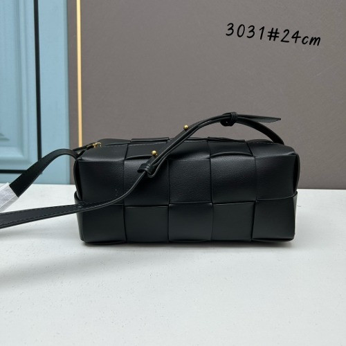 보테가베네타 브릭 카세트백 24cm [블랙]