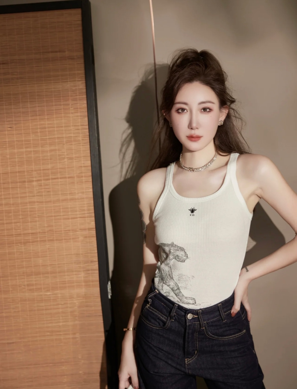 민소매 모델 착용 이미지-S116L12
