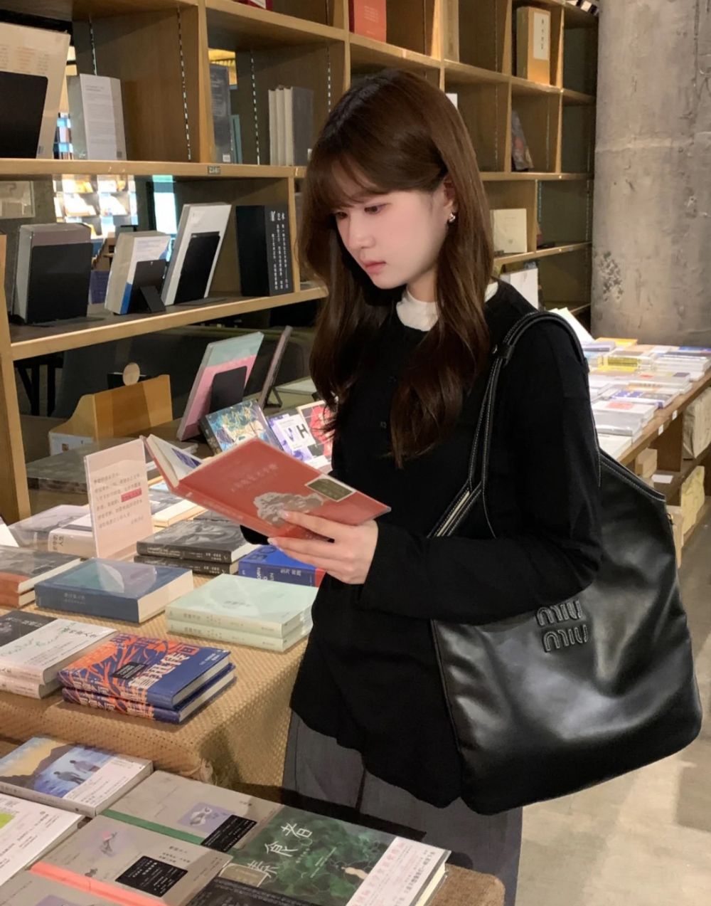 가방 모델 착용 이미지-S346L19