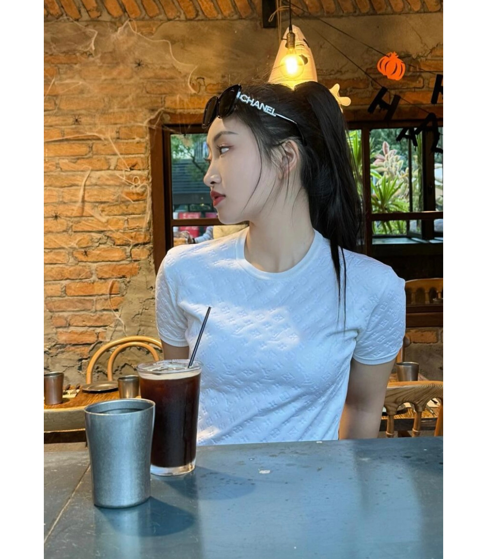 반팔 티셔츠 모델 착용 이미지-S42L9