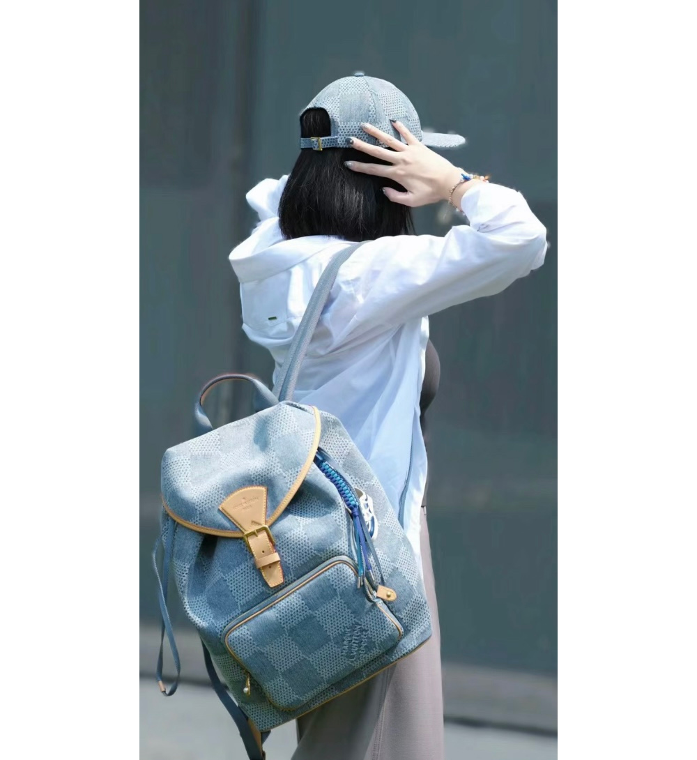 가방 모델 착용 이미지-S81L14