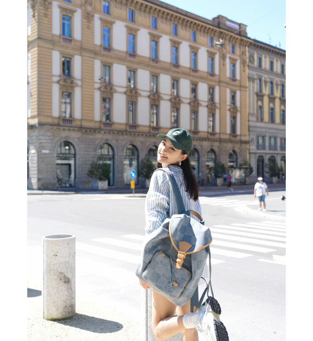 가방 모델 착용 이미지-S81L9