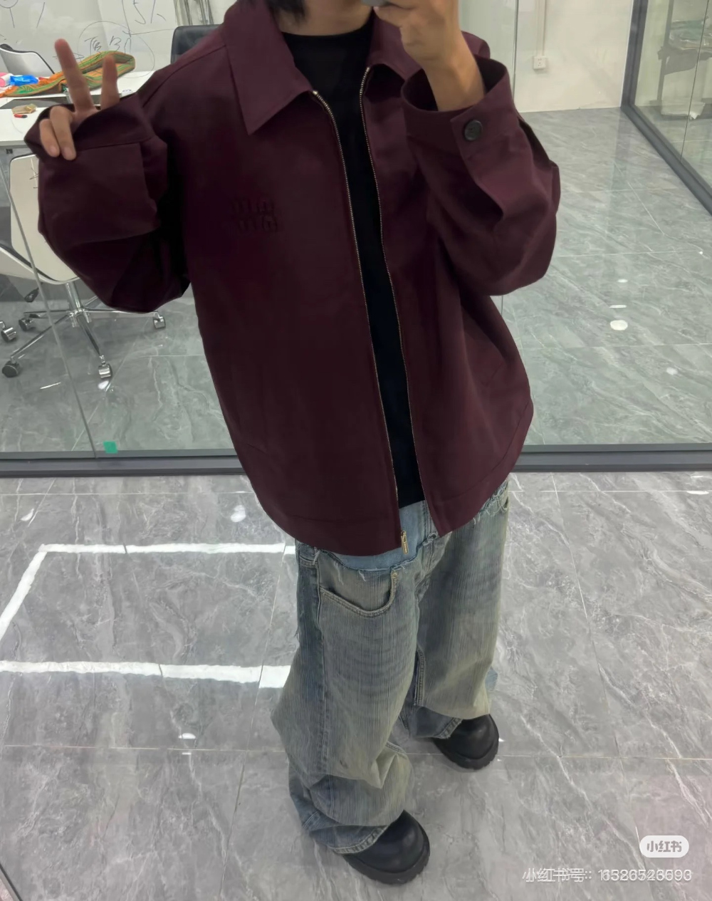 긴팔 티셔츠 모델 착용 이미지-S260L9