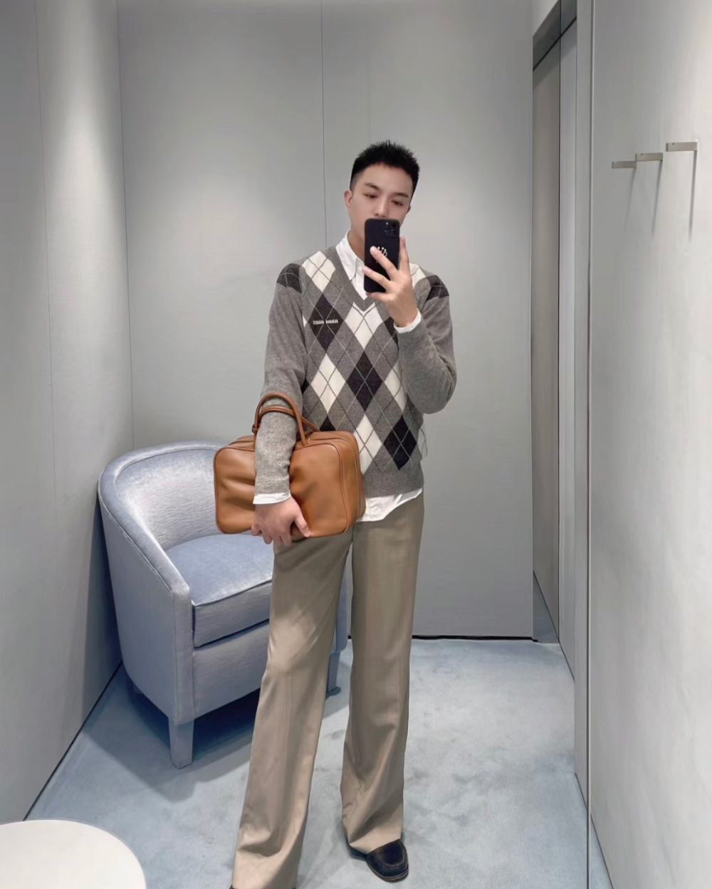 긴팔 티셔츠 모델 착용 이미지-S24L12