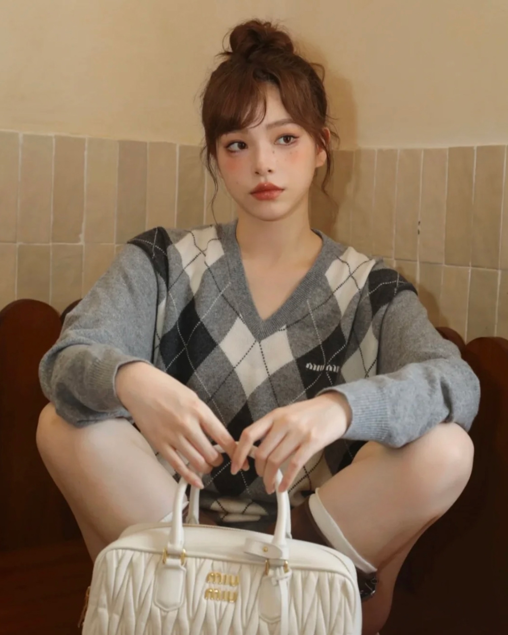 긴팔 티셔츠 모델 착용 이미지-S24L6