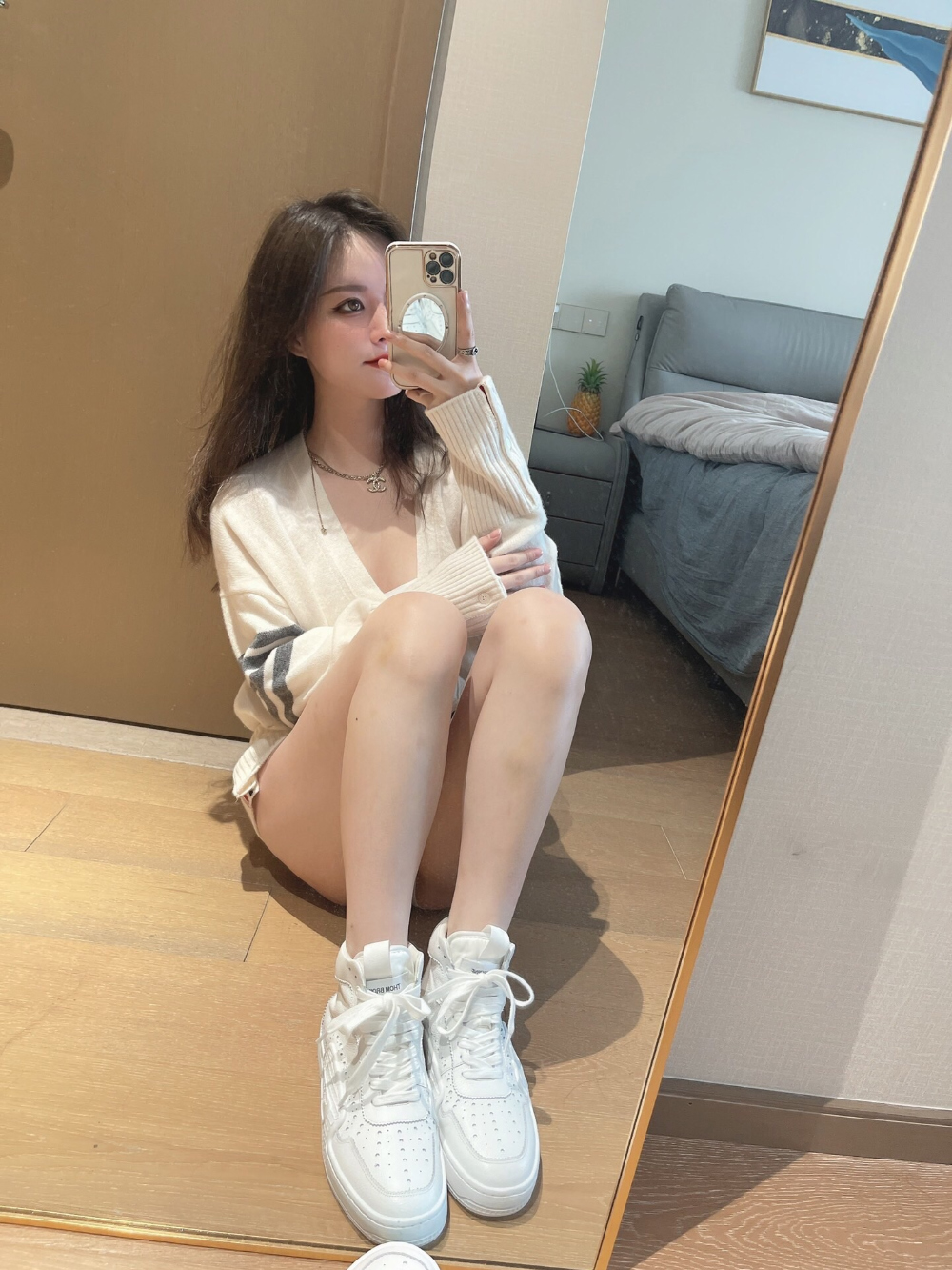 긴팔 티셔츠 모델 착용 이미지-S913L8