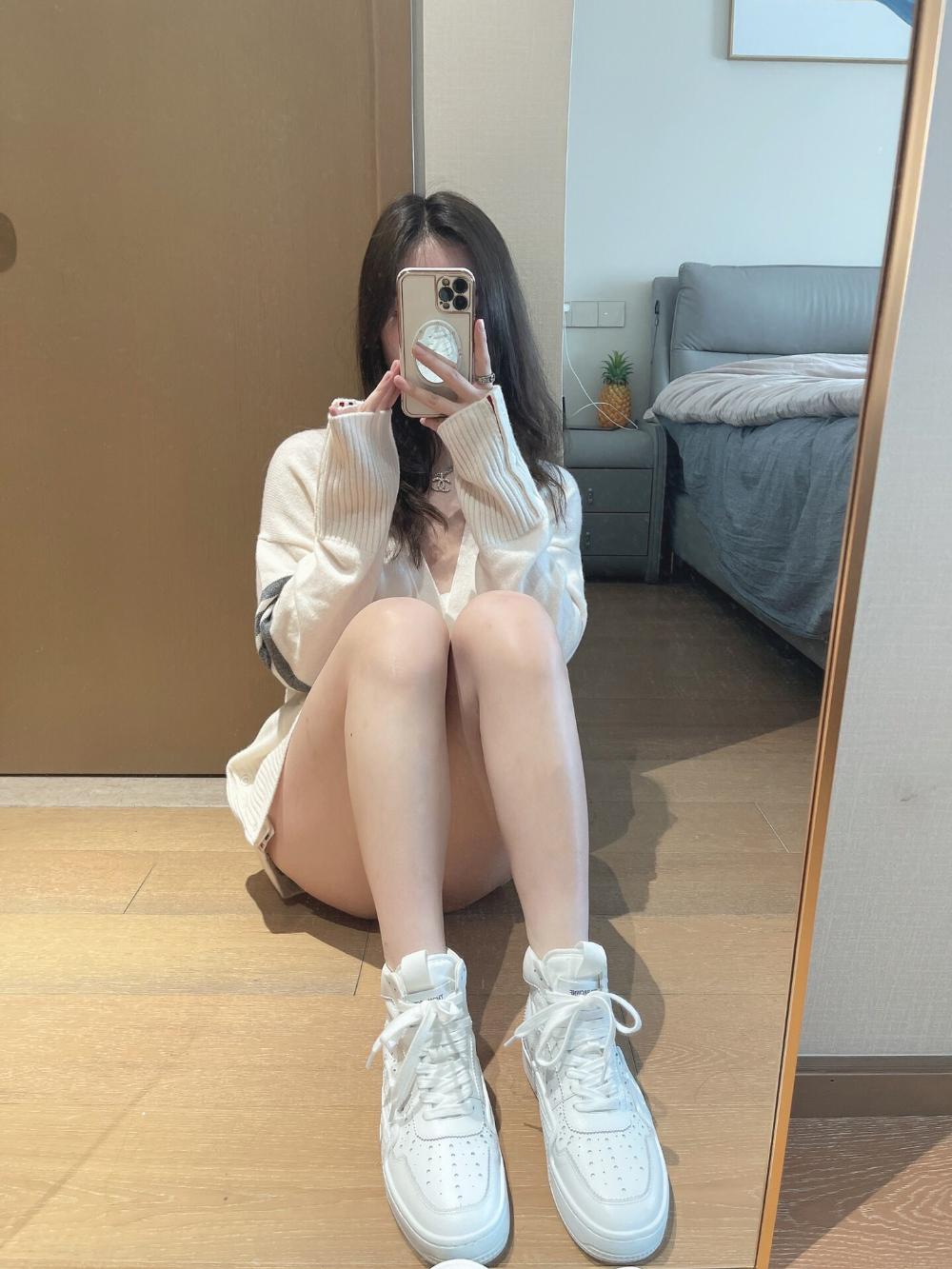 긴팔 티셔츠 모델 착용 이미지-S913L11