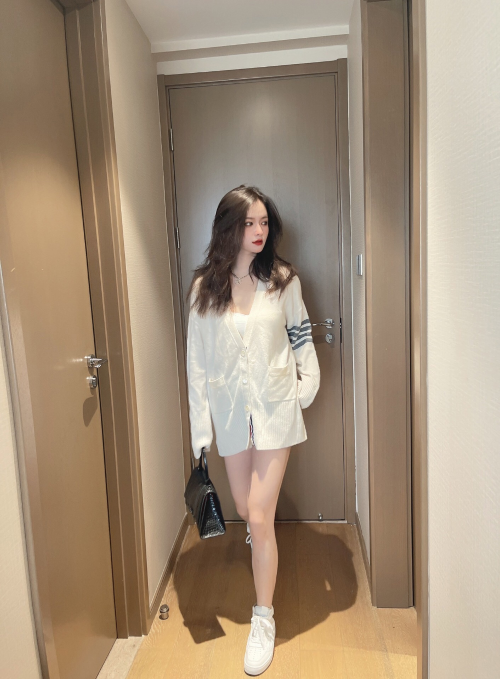 긴팔 티셔츠 모델 착용 이미지-S913L13