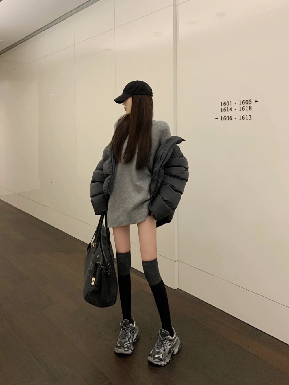 패딩 모델 착용 이미지-S289L3
