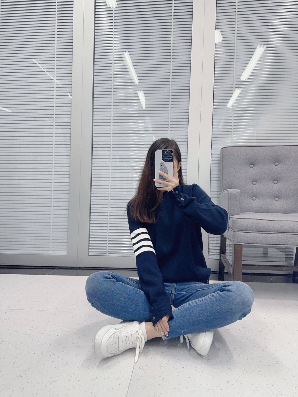 긴팔 티셔츠 모델 착용 이미지-S47L6