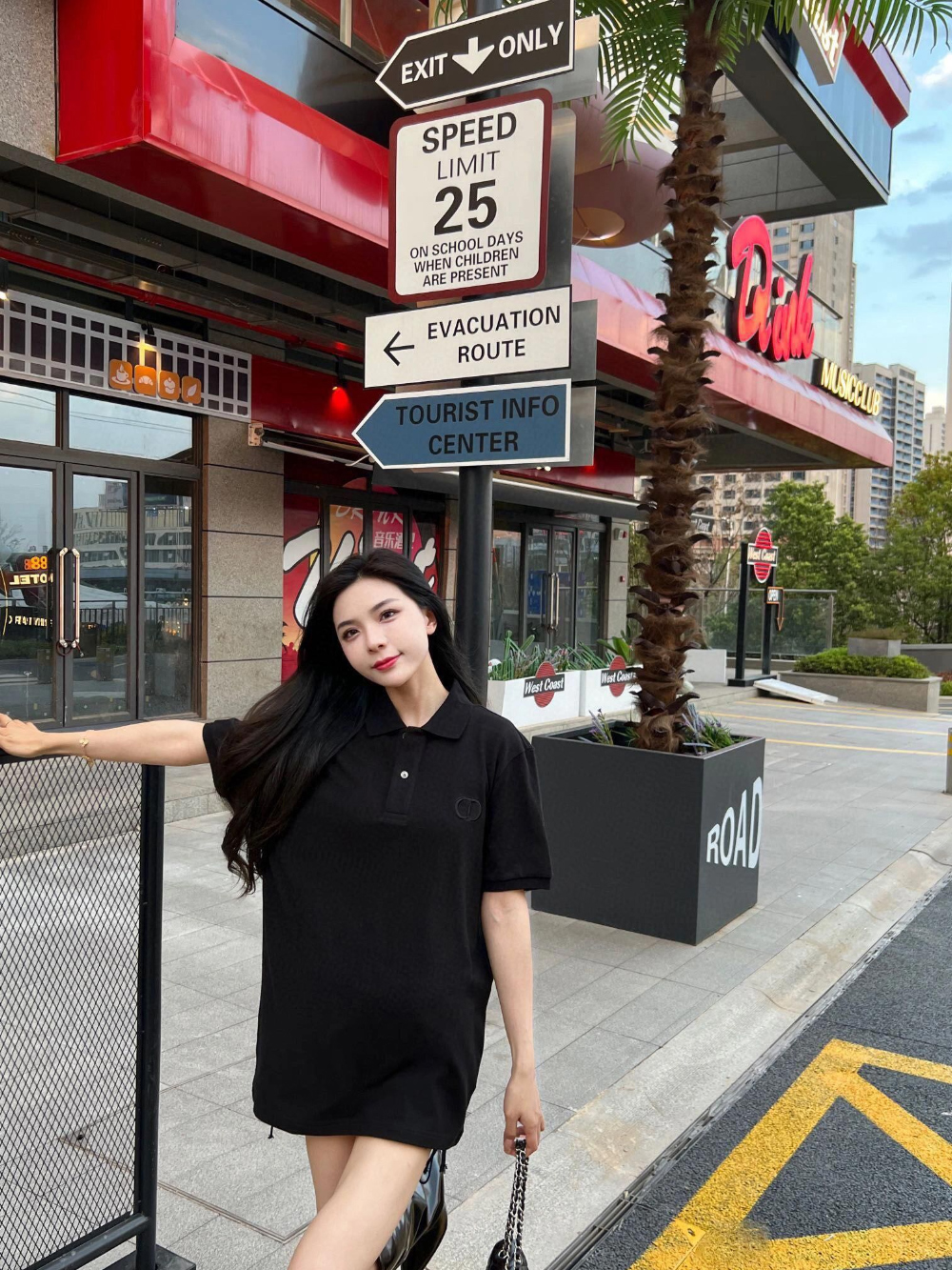 반팔 티셔츠 모델 착용 이미지-S623L32