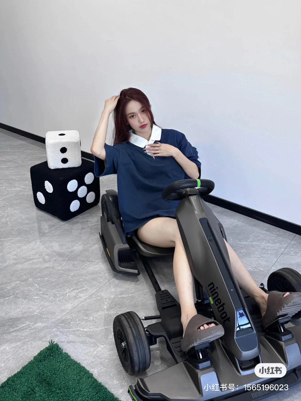 반팔 티셔츠 모델 착용 이미지-S595L11