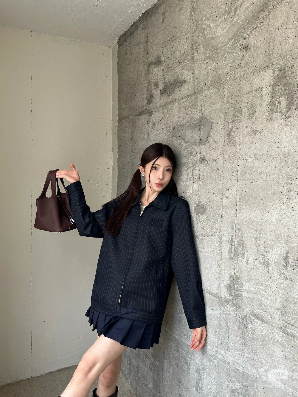 패딩 모델 착용 이미지-S153L10