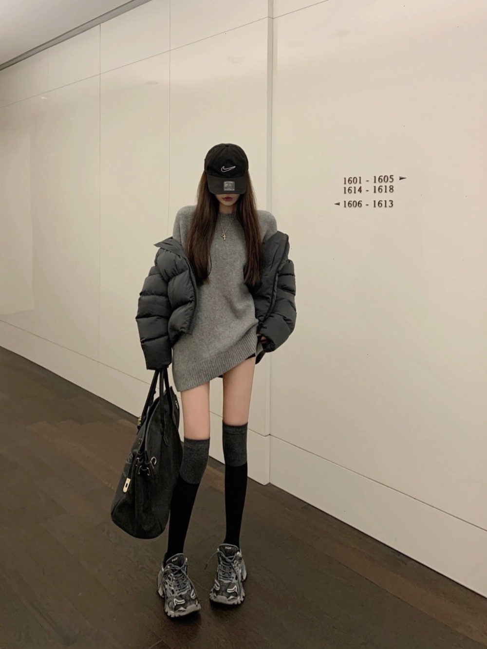패딩 모델 착용 이미지-S174L5