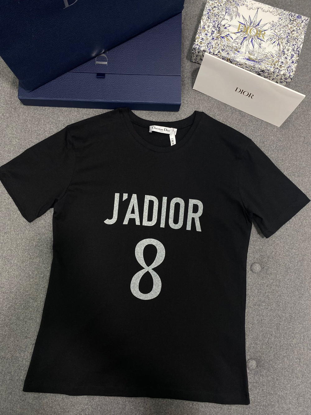 반팔 티셔츠 차콜 색상 이미지-S4L20