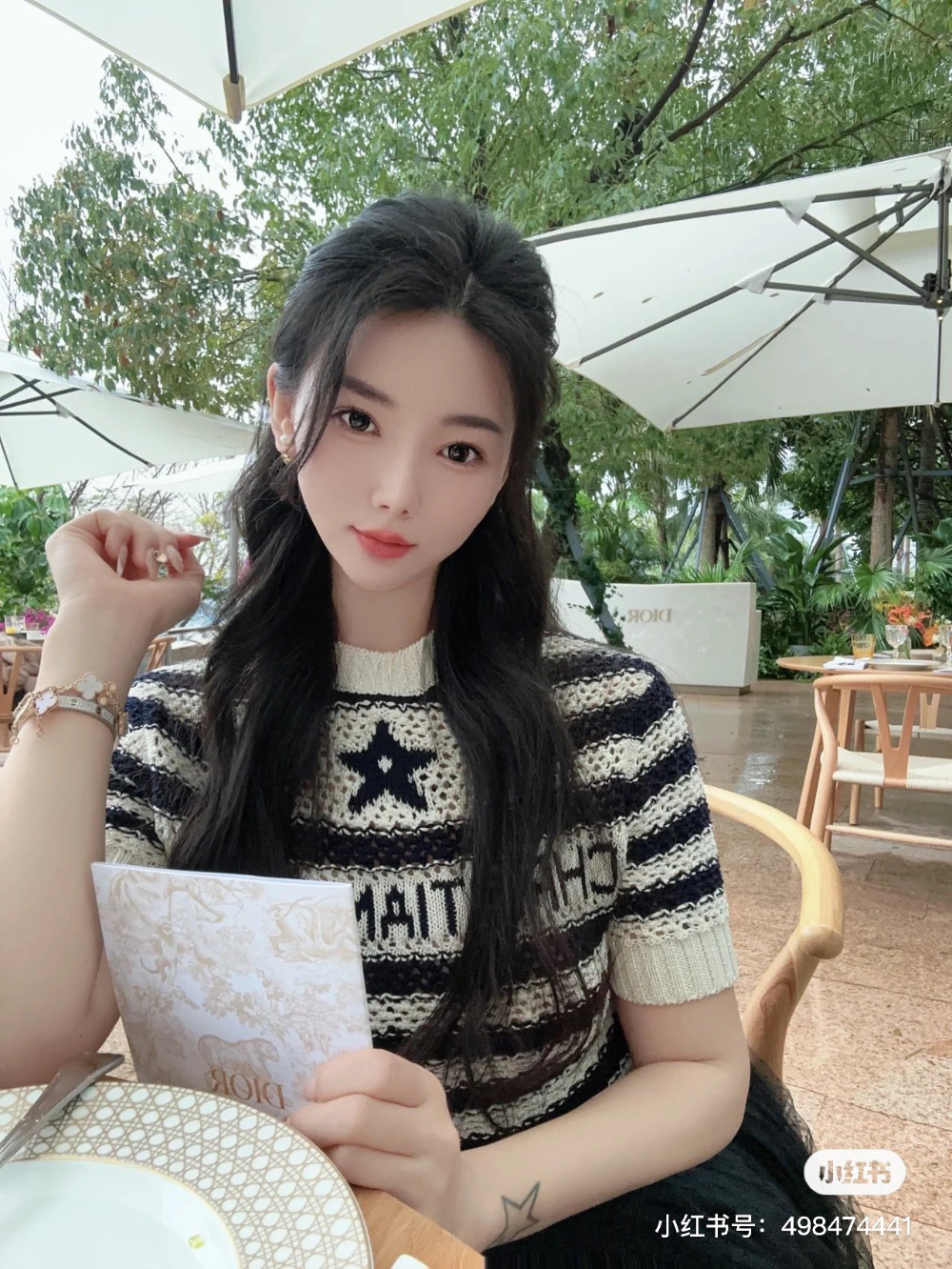 반팔 티셔츠 모델 착용 이미지-S47L9