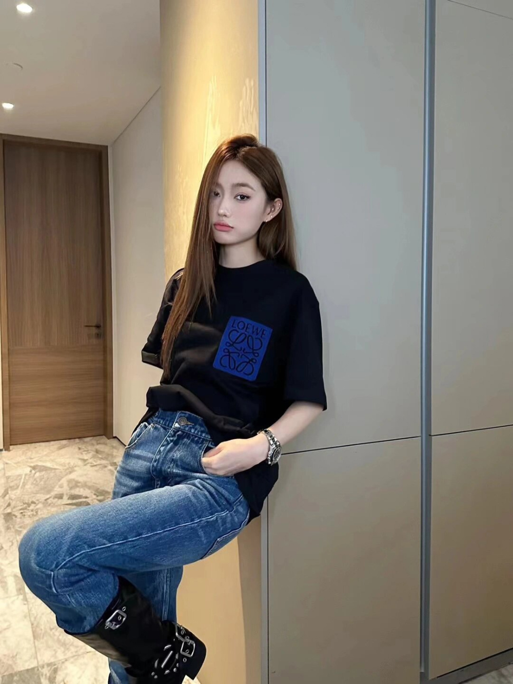 반팔 티셔츠 모델 착용 이미지-S448L5