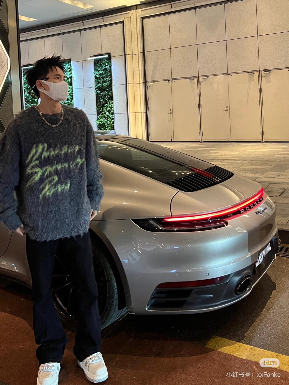 긴팔 티셔츠 모델 착용 이미지-S270L7