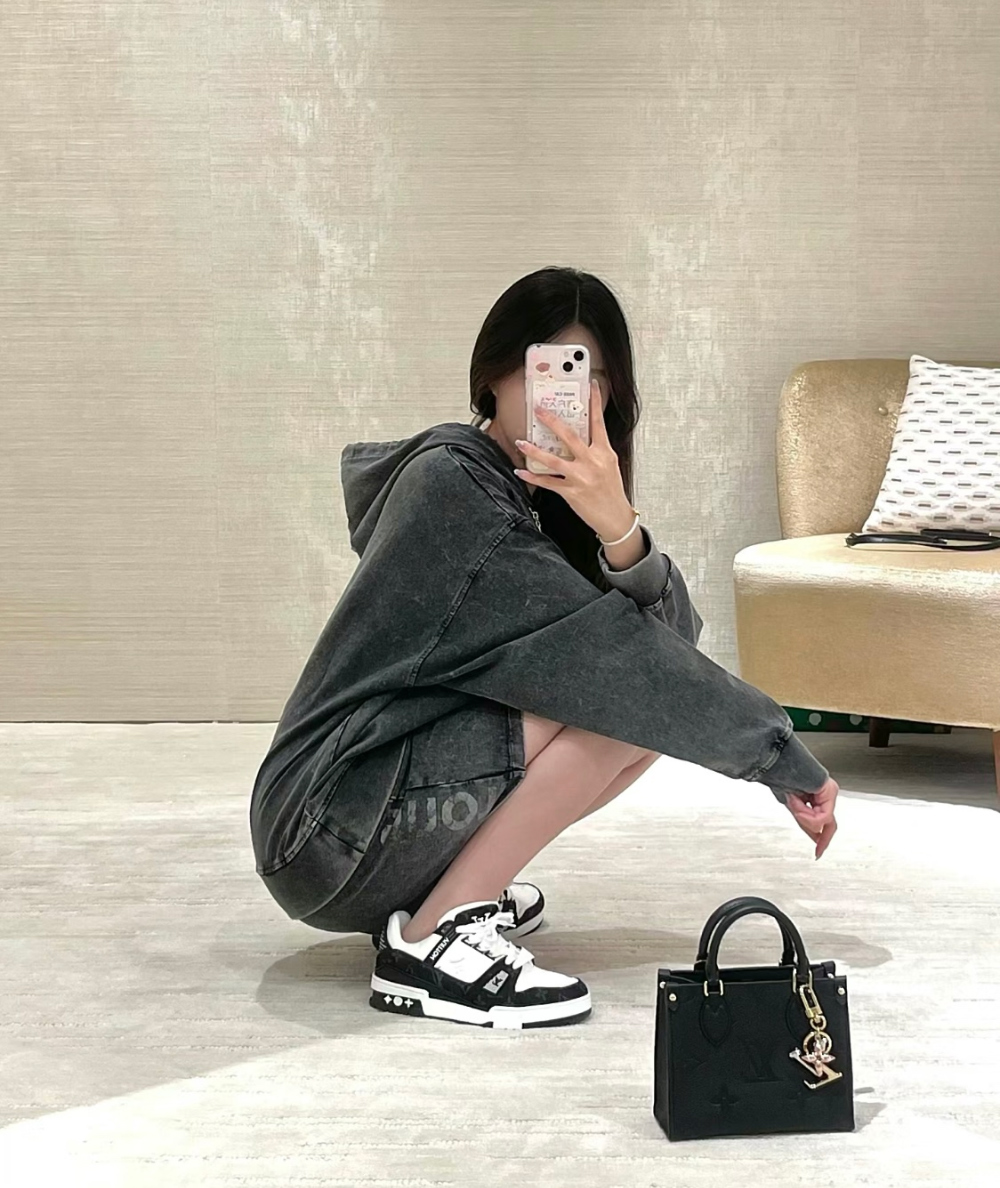 가방 모델 착용 이미지-S81L11
