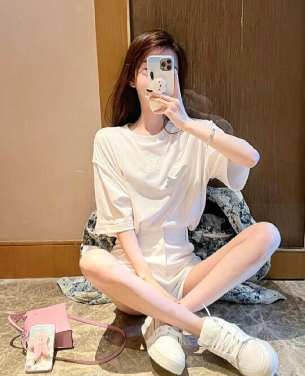 반팔 티셔츠 모델 착용 이미지-S525L7