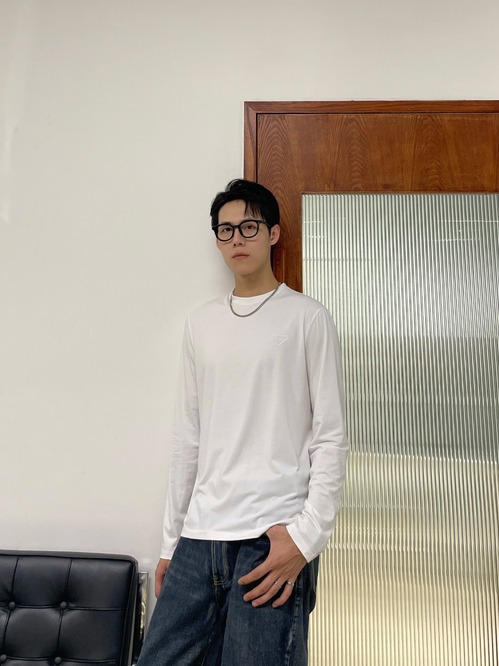 긴팔 티셔츠 모델 착용 이미지-S931L7