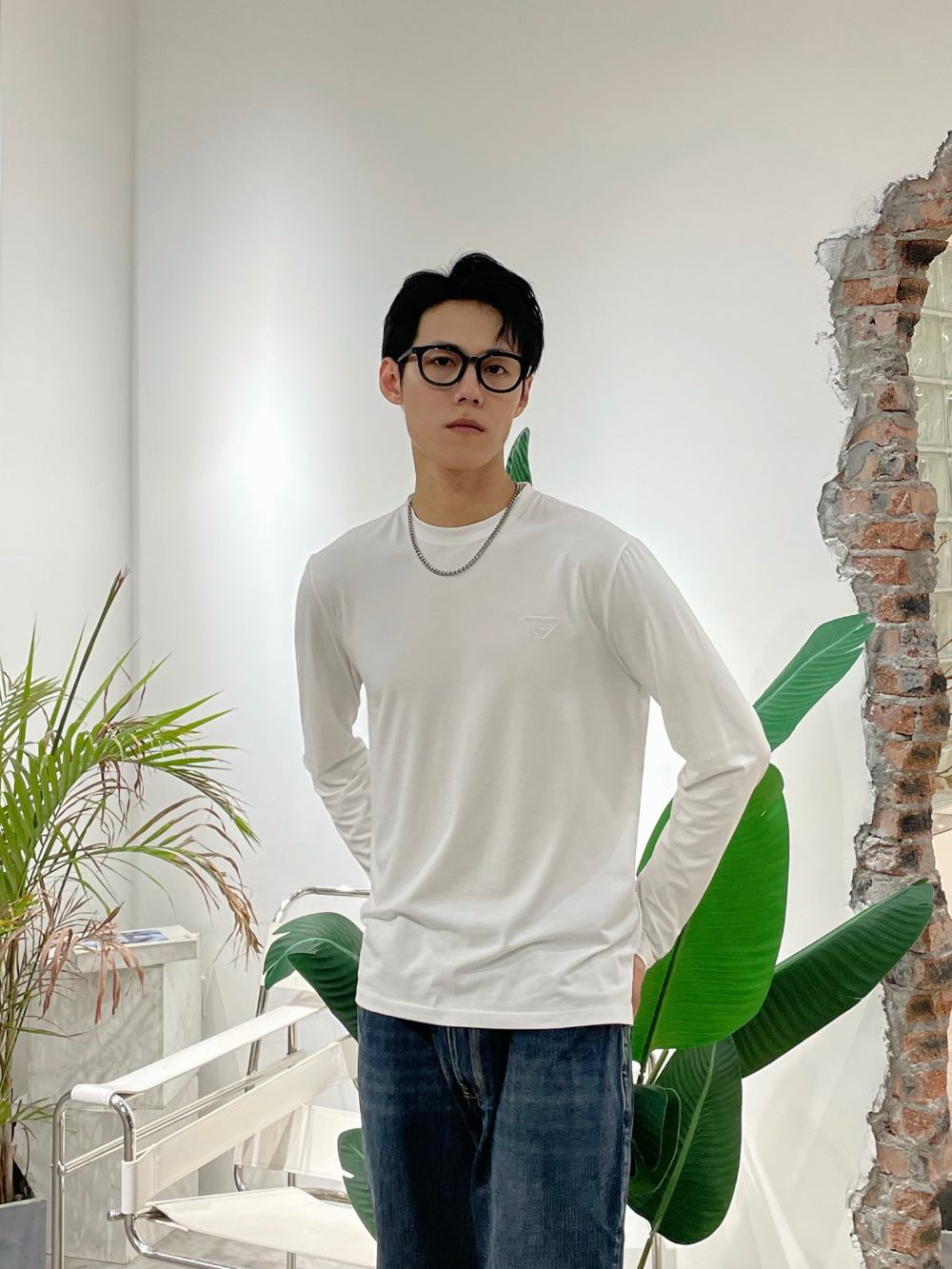 긴팔 티셔츠 모델 착용 이미지-S931L8