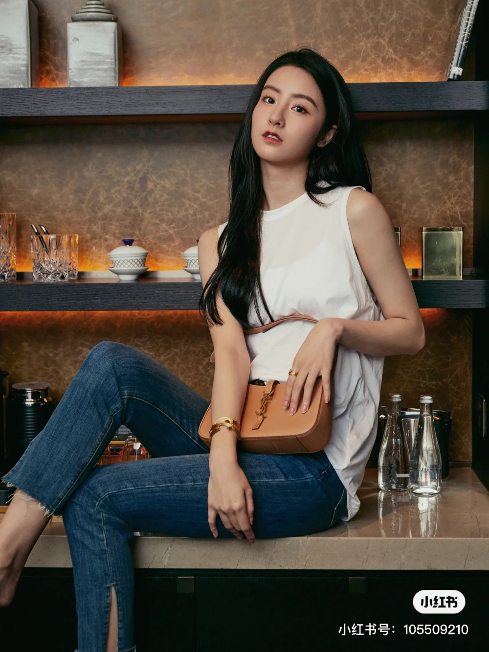 가방 모델 착용 이미지-S59L11