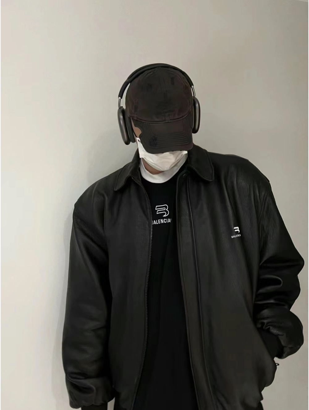 반팔 티셔츠 모델 착용 이미지-S372L5