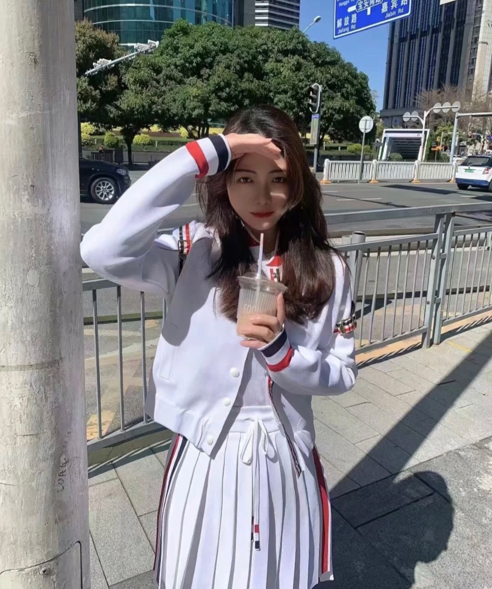 드레스 모델 착용 이미지-S892L9