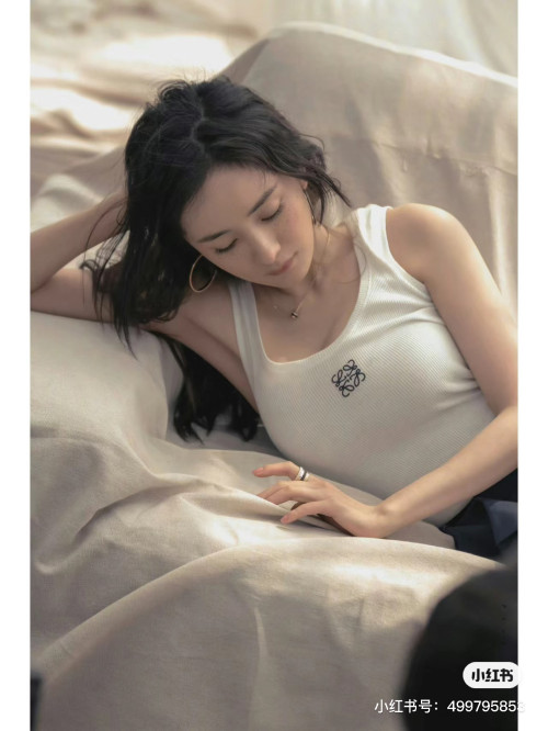 로에베 아나그램 탱크탑 민소매 [2컬러]
