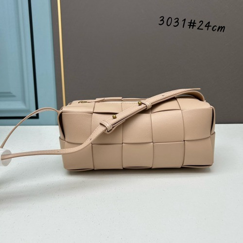보테가베네타 브릭 카세트백 24cm [베이지]