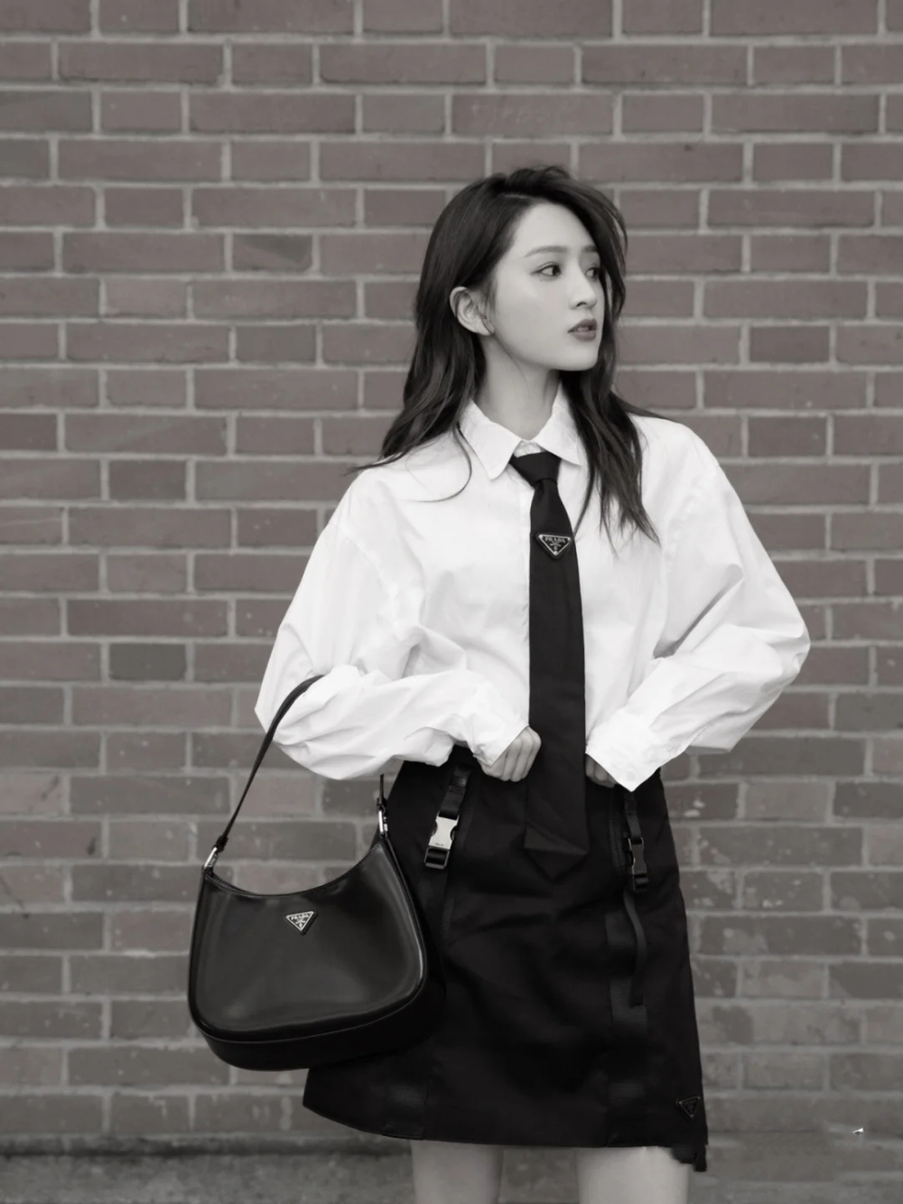 가방 모델 착용 이미지-S128L16